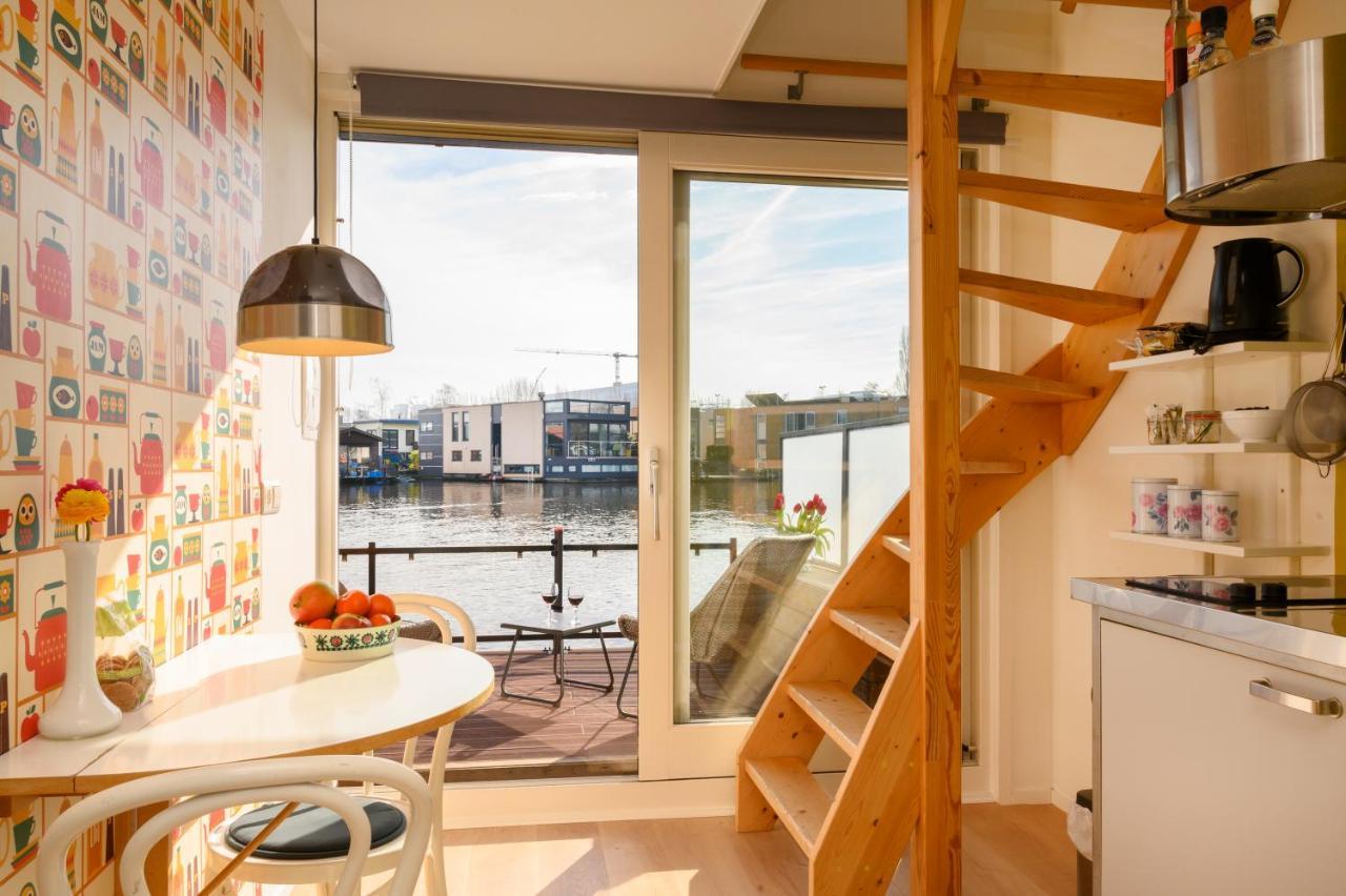 Houseboat Studio With Canalview And Free Bikes Amsterdam Exterior photo