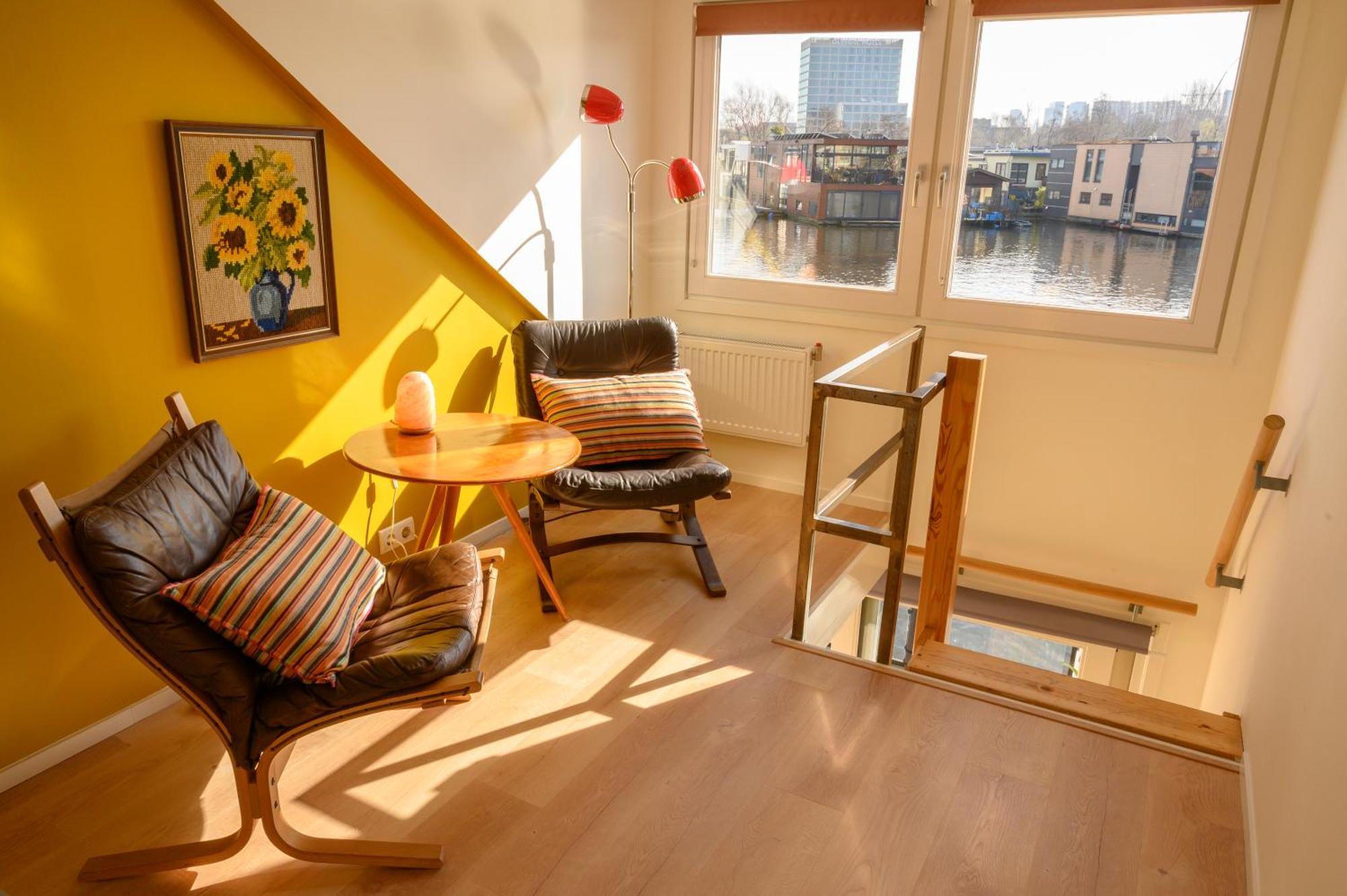 Houseboat Studio With Canalview And Free Bikes Amsterdam Exterior photo
